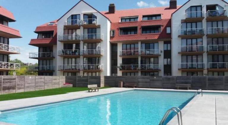 Holiday apartment with pool in Middelkerke