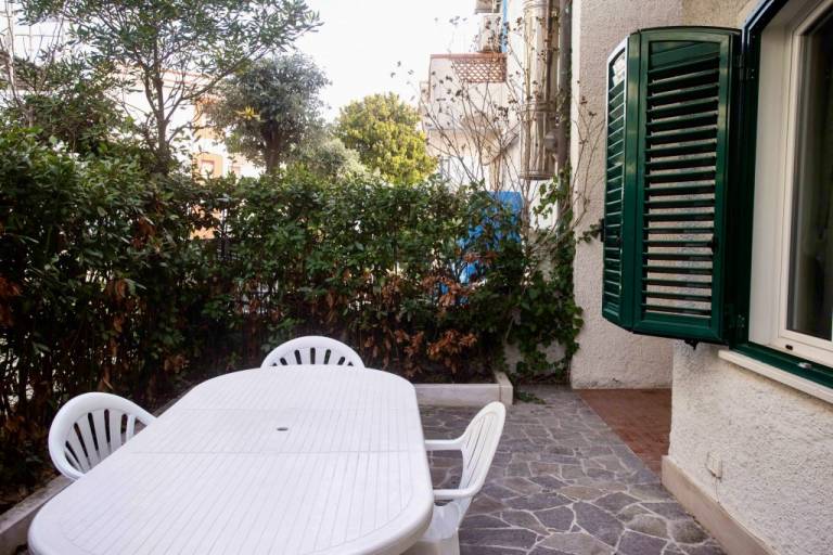 Apartment with garden | Garden view — photo 2