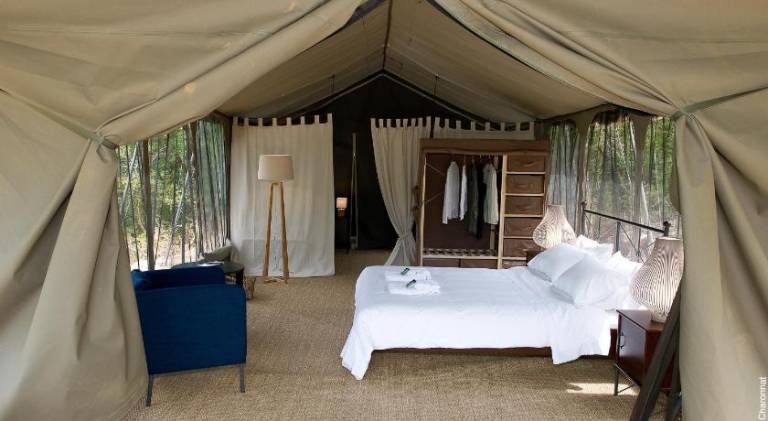 Tent with patio, pool & yard | Pets are welcome in Figeac