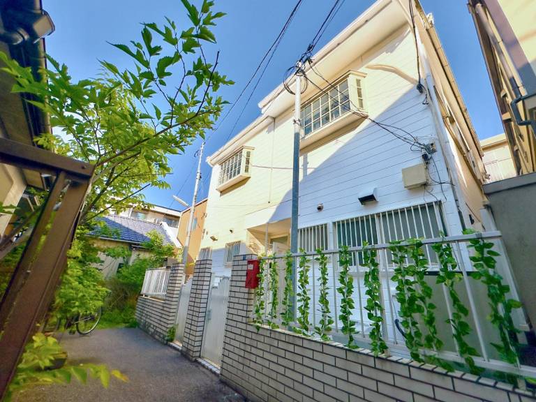 House with garden & jacuzzi in Tokyo