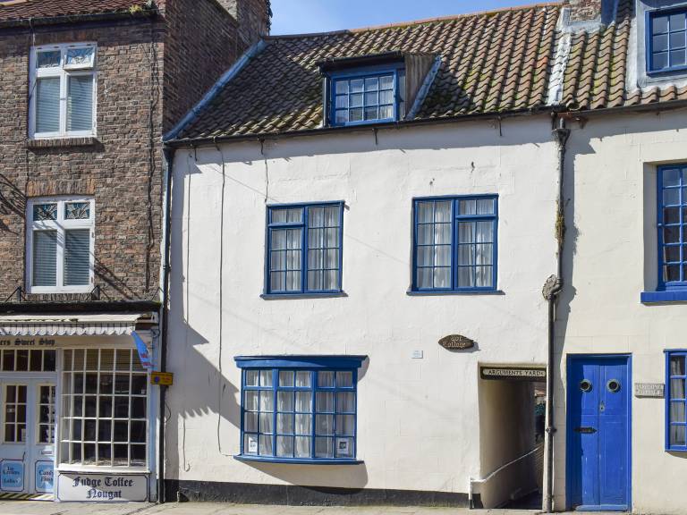 Children-friendly wonderful cottage with garden | River view | Beach nearby | Pet-friendly in Whitby