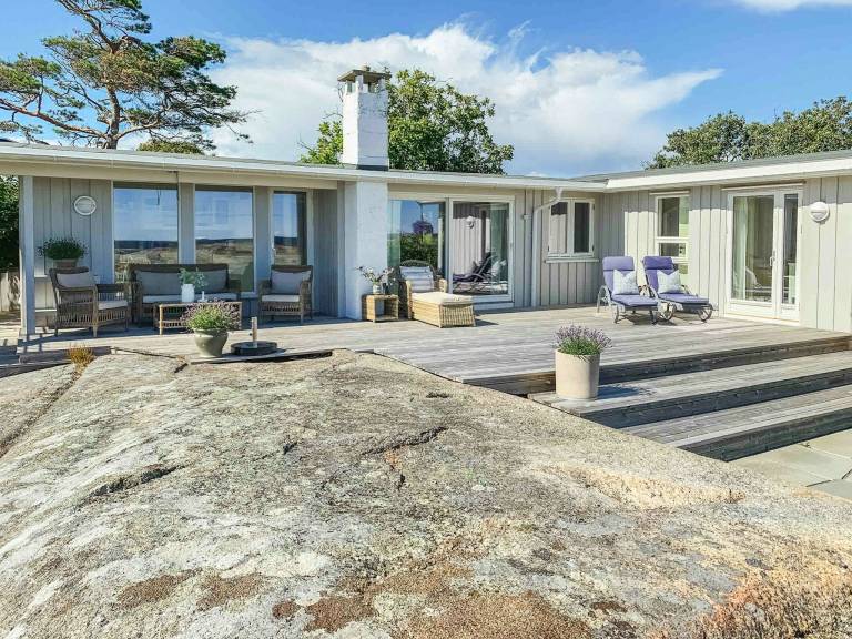 Vacation home with terrace & barbeque | Water view — photo 5