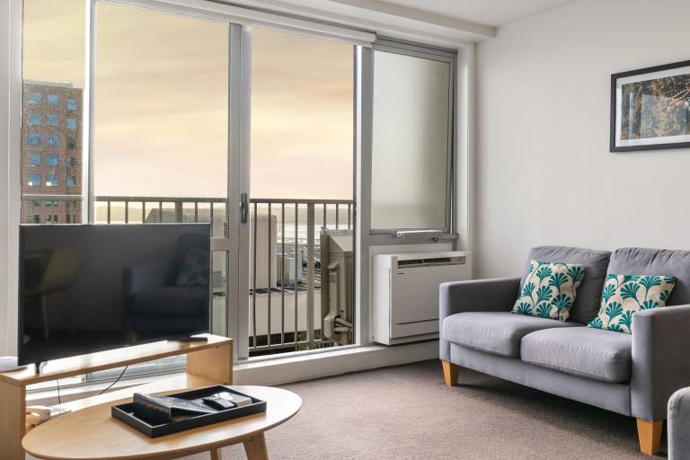 19th Floor 1BDR Apartment Steps from SkyCity