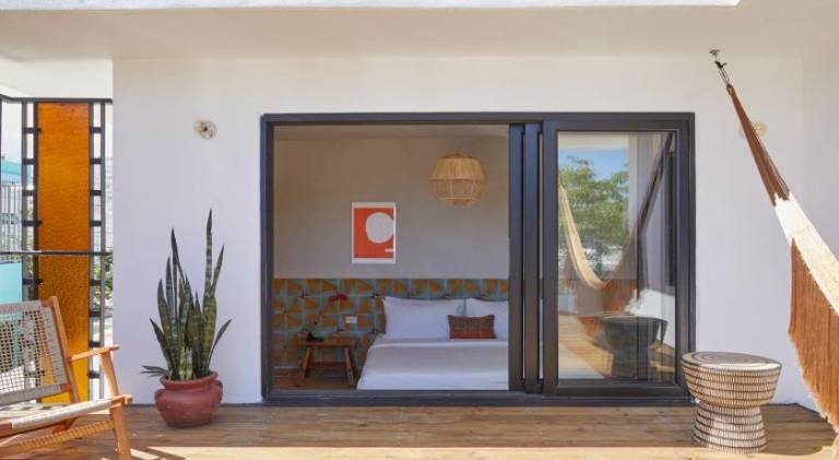 Holiday apartment with pool, garden & patio — photo 5
