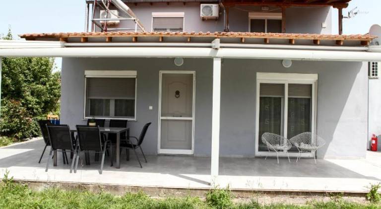 Rental apartment with barbecue, garden & patio in Kavala