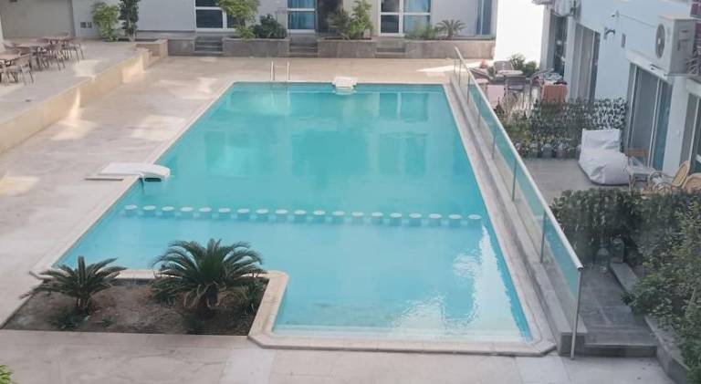Apartment with pool — photo 3