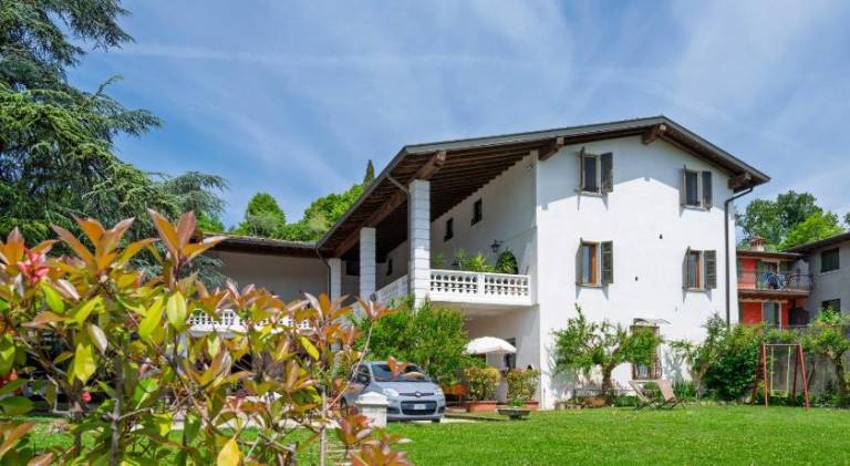 Apartment with yard | Pets are welcome in Manerba del Garda