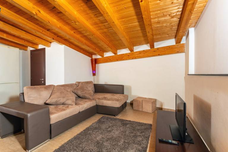 Nice holiday apartment with yard, private pool & grill | Garden view | Dogs allowed — photo 5