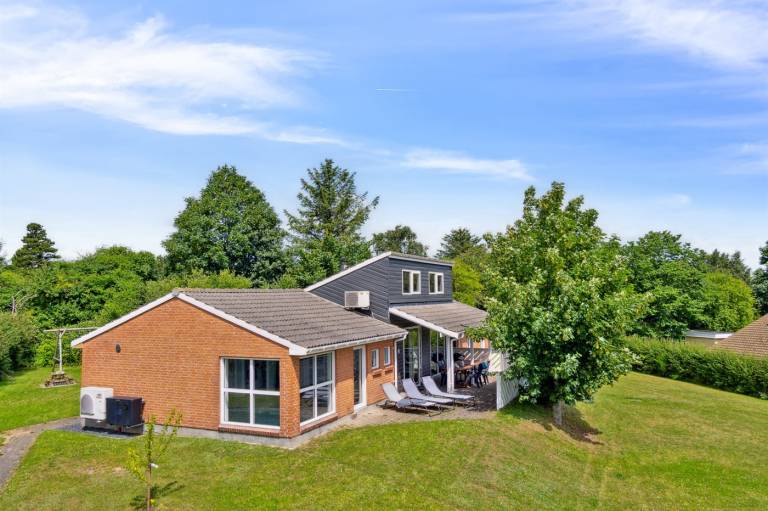 House with grill, private pool & jacuzzi — photo 2