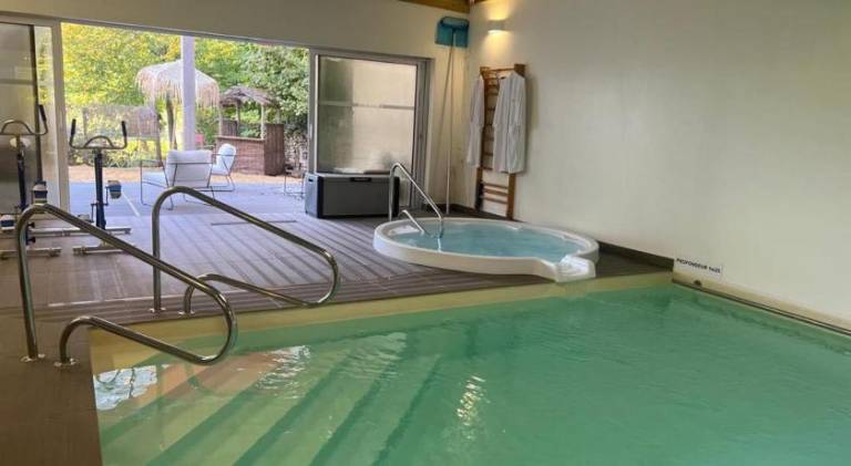 Nice holiday apartment with private pool, garden & hot tub | Pets allowed — photo 3