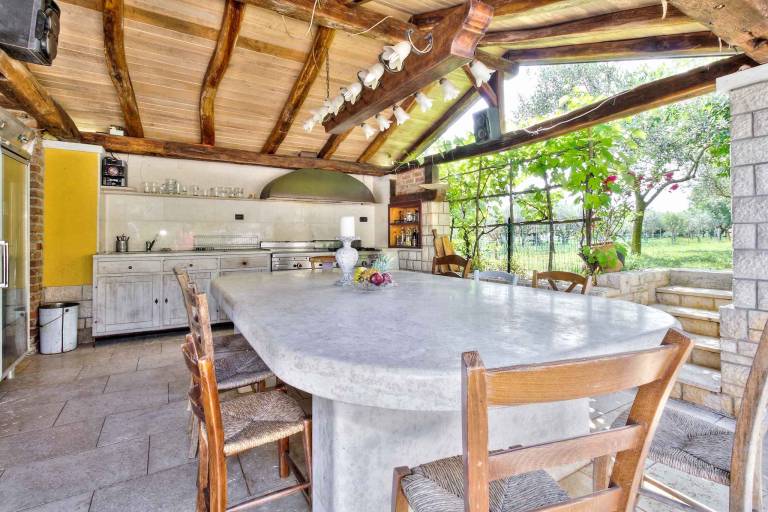 Holiday apartment with terrace & barbeque — photo 2