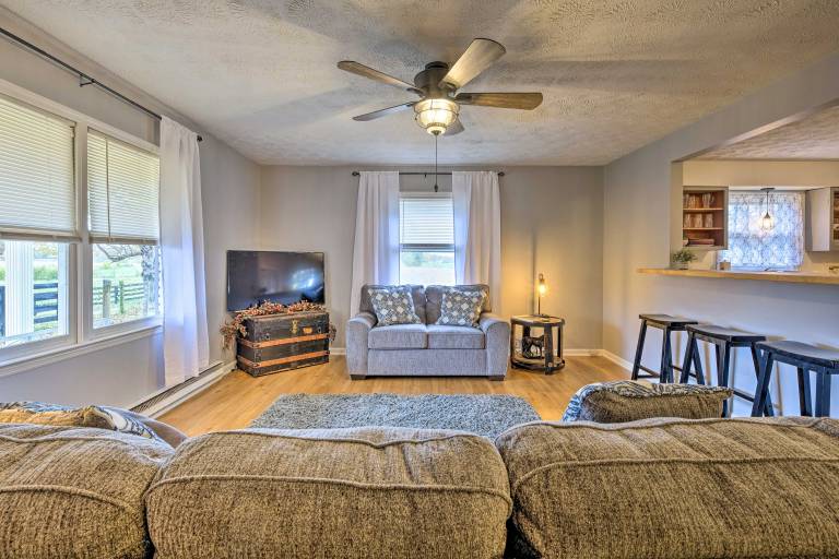 Peaceful Bluegrass Getaway on 10-Acre Farm! — photo 4