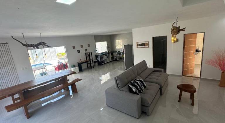 House with pool — photo 3