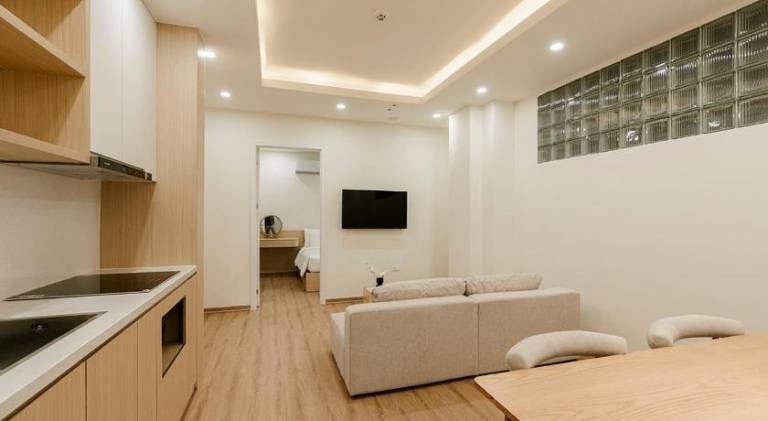 Serviced apartment with patio — photo 2