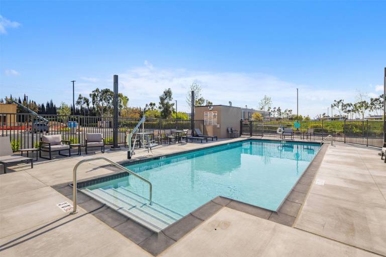 La Quinta Inn & Suites by Wyndham La Habra — photo 5