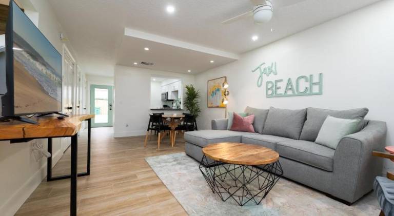 Be A Nomad Lovely 2br 1blk from the Ocean — photo 2