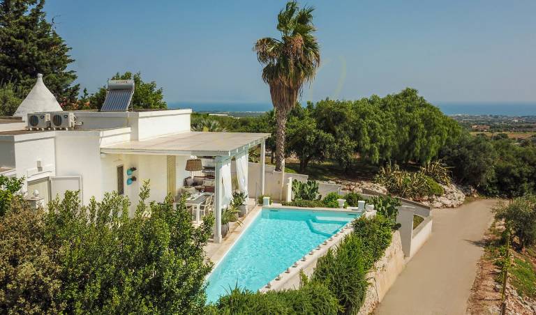 Vacation home with private pool, yard & grill | Sea view — photo 5