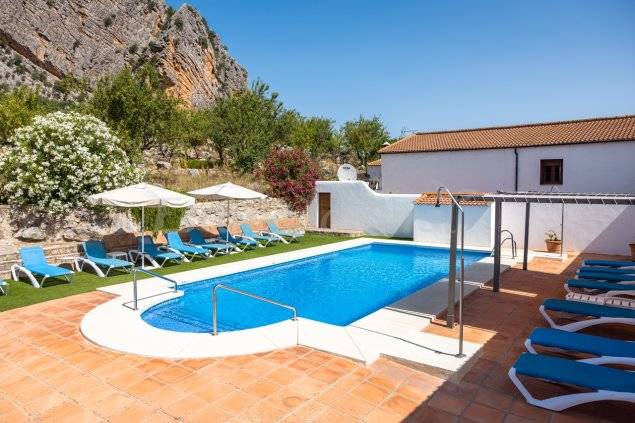 Cottage with barbecue, terrace & pool | Mountain view — photo 3