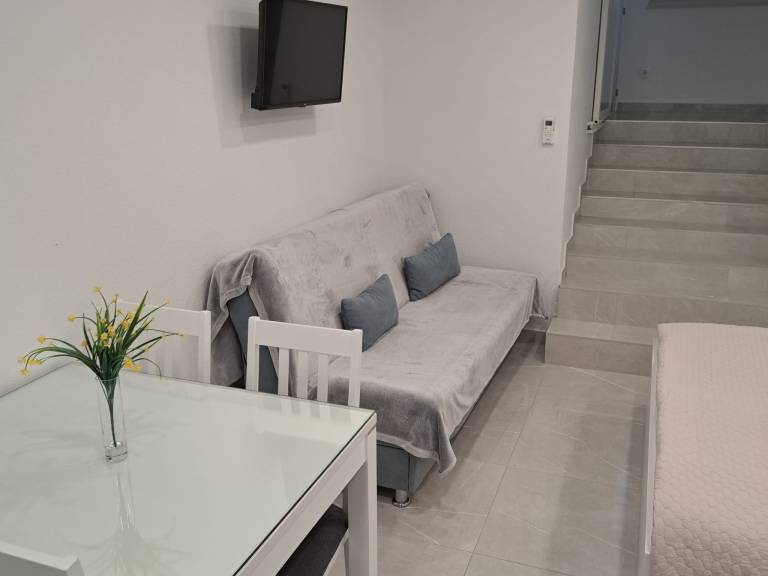 Studio with patio — photo 3