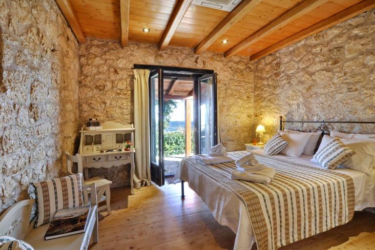 Villa with private pool, terrace & garden — photo 4