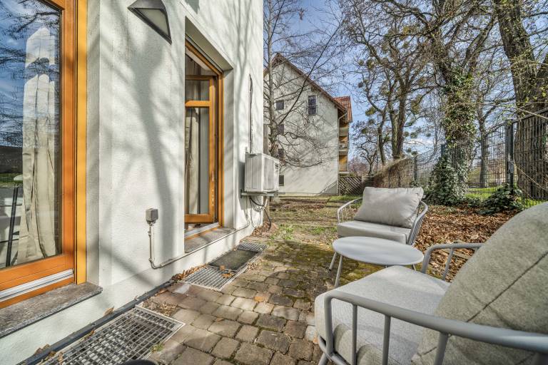 Condo with garden | Garden view — photo 2