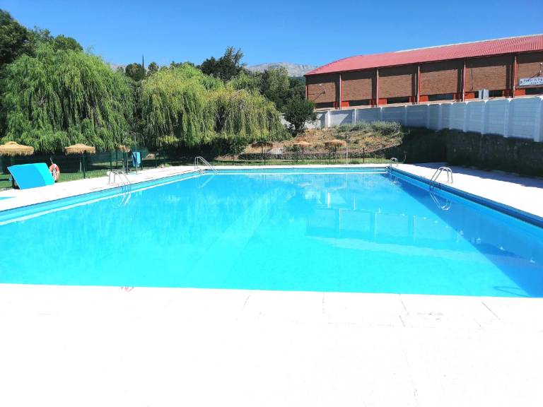 Apartment with jacuzzi — photo 3