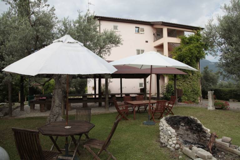 Family-oriented pleasant apartment with terrace, garden & pool | Pet-friendly — photo 2