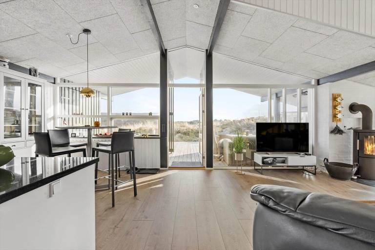 Vacation home with patio & barbeque — photo 4