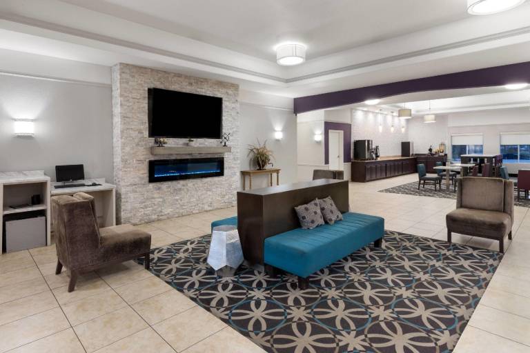 La Quinta Inn & Suites by Wyndham Brownwood — photo 2