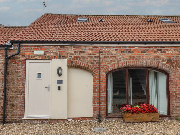 Fully equipped cottage with yard & jacuzzi | Beach view | Pet-friendly — photo 2