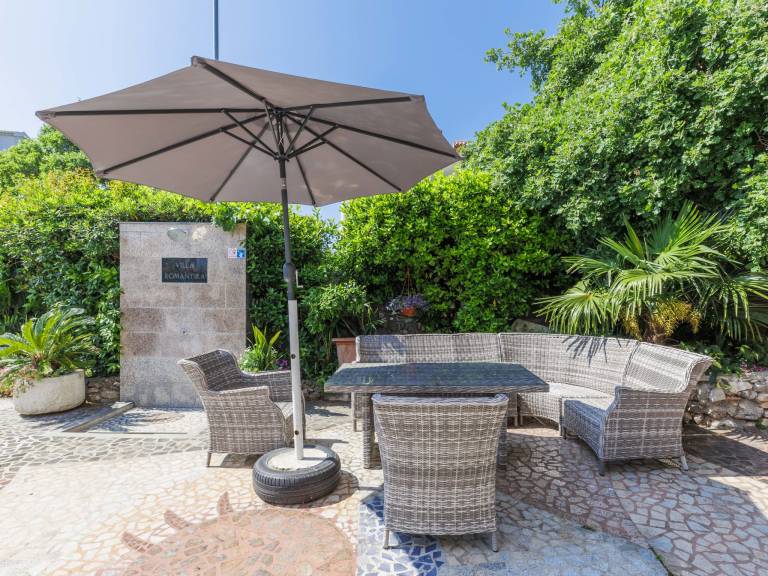 Wonderful apartment with pool, patio & yard | Pet-friendly — photo 2