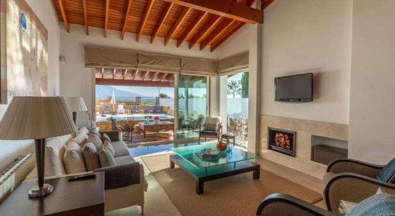 Fully equipped pleasant villa with barbecue, private pool & patio | Pets allowed — photo 2
