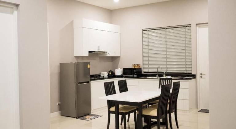 Nice villa with yard, patio & private pool | Suitable for remote work | Pets are welcome — photo 5