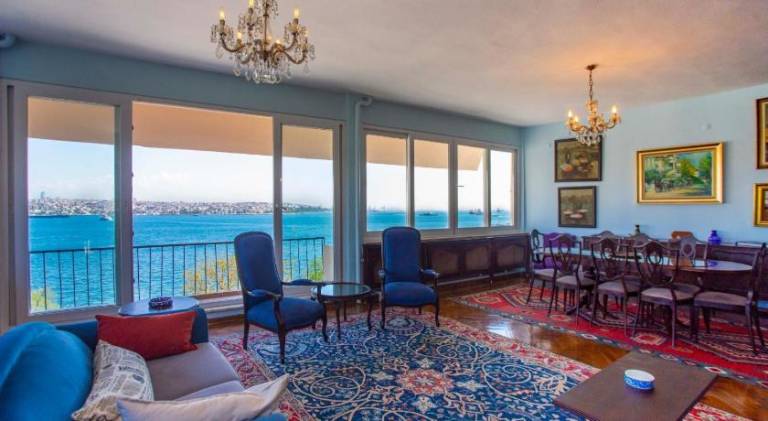 Waterfront Penthouse Apt with a Stunning View in Marmara