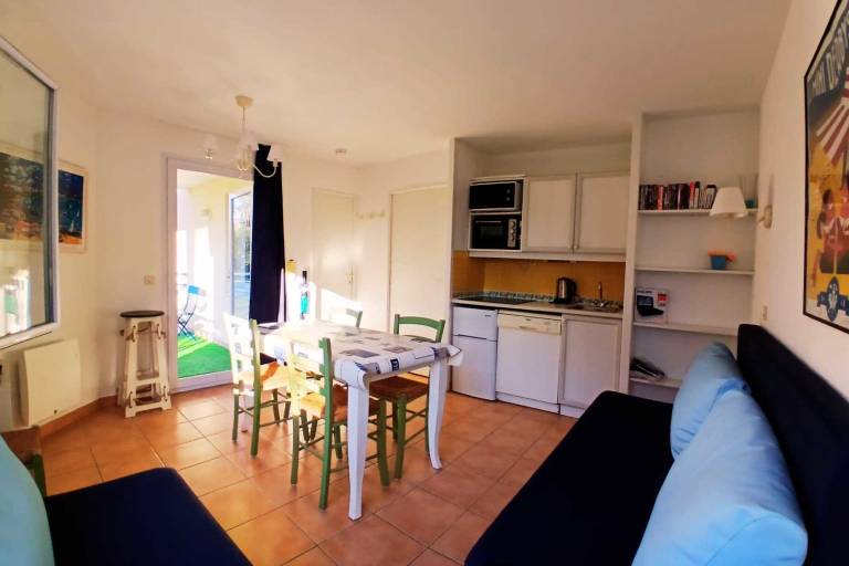 Apartment with yard, pool & terrace — photo 3