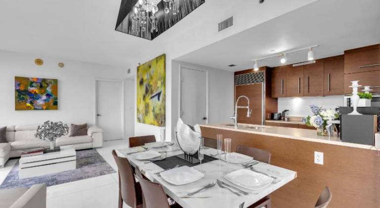 Luxury Waterfront Condo At Icon-Brickell-sea view-Free Spa & Gym — photo 4