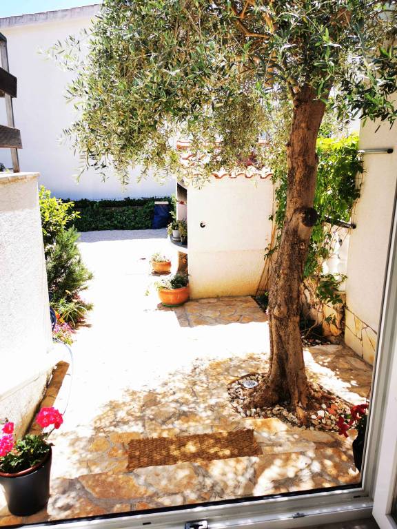 Children-friendly studio with BBQ, garden & terrace | Pets allowed — photo 4