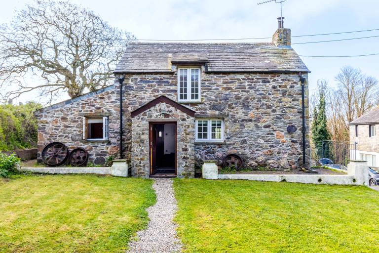 Child-friendly lovely cottage with garden & patio | Pets allowed — photo 2