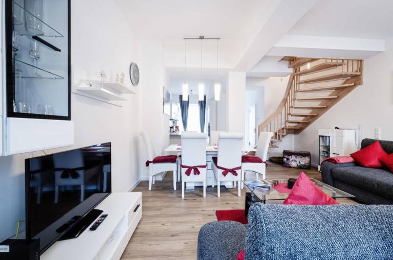FeWo Seepferdchen: Geräumige 102 m² FeWo über 2 Etagen mit Terrasse & Meerblick in Binz