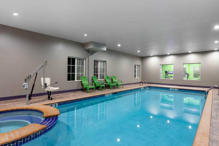 La Quinta Inn & Suites by Wyndham Huntsville Airport Madison — photo 2