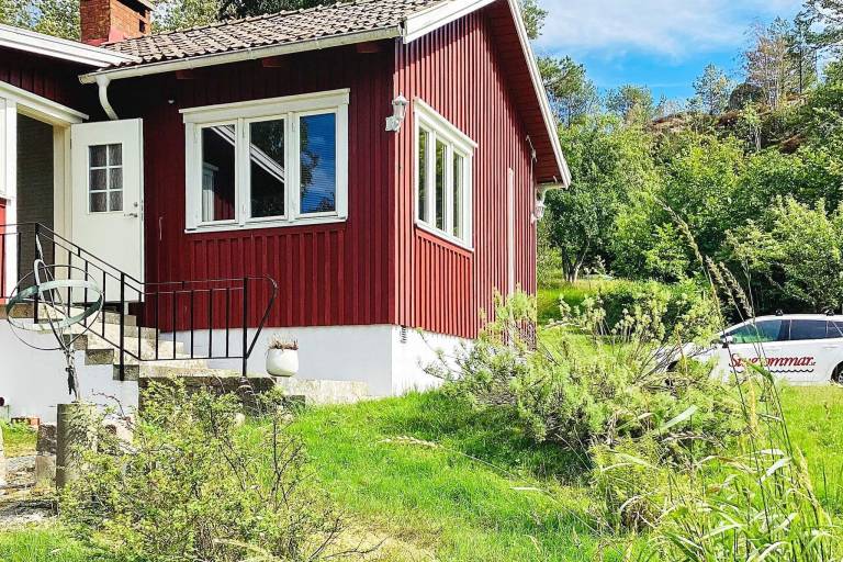 Vacation home with yard in Uddevalla