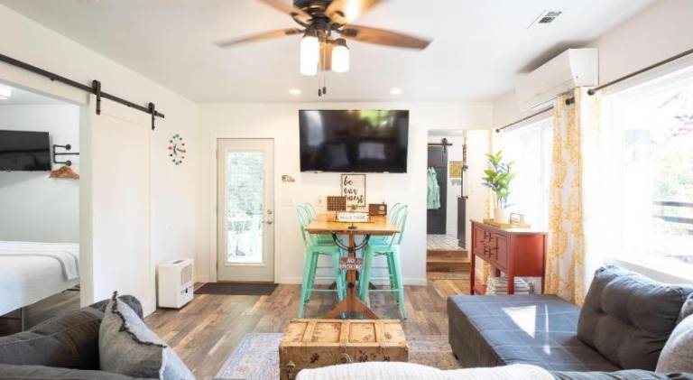 Nice vacation home with hot tub | Pets allowed — photo 2
