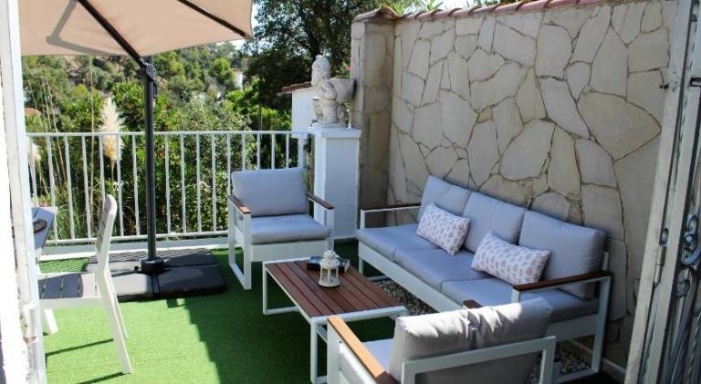 House with pool — photo 2