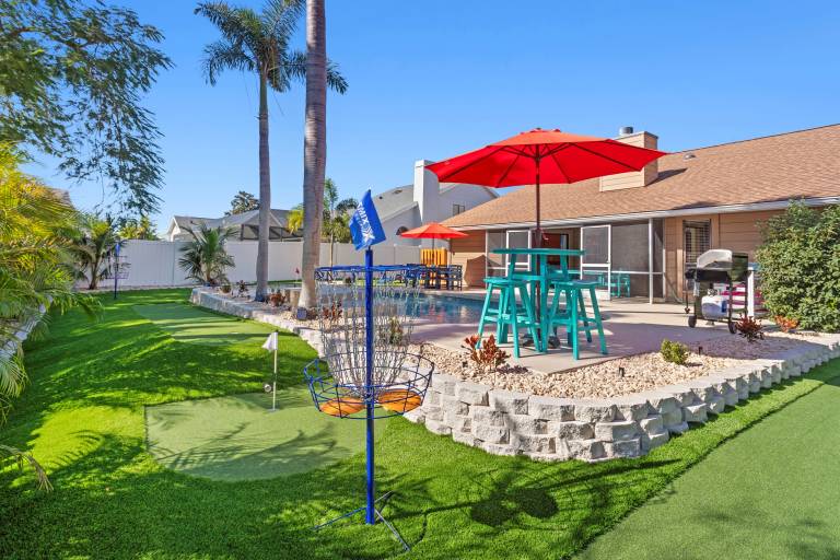 Vacation home with BBQ & private pool — photo 4