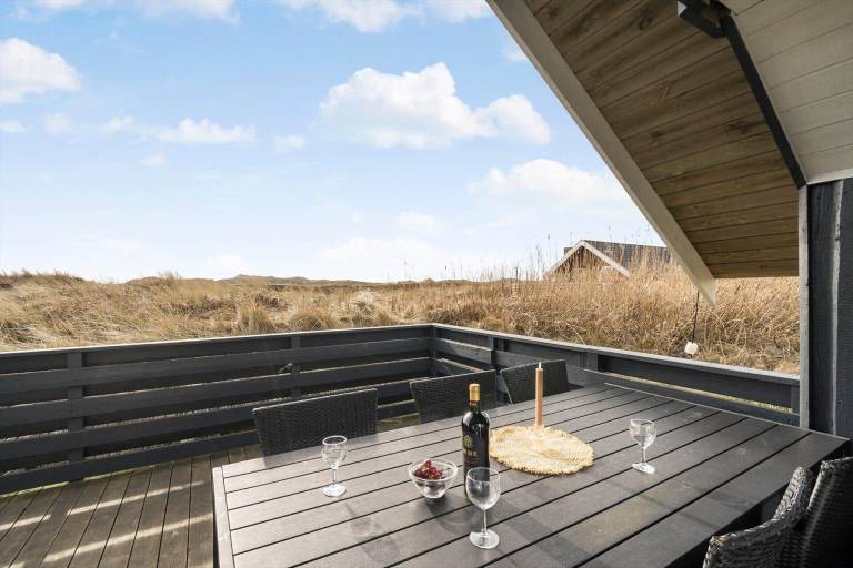 Child-friendly vacation home with sauna, jacuzzi & patio | Dogs allowed — photo 3