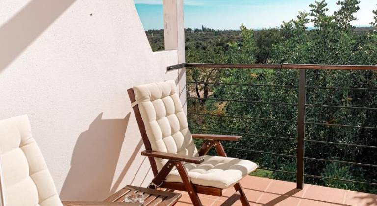 Vacation home with pool, terrace & garden | Pet-friendly — photo 2