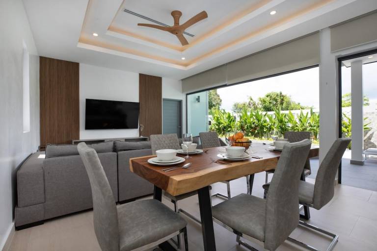 Fully equipped pleasant vacation home with grill & pool | Beach nearby | Perfect for remote work | Dogs allowed — photo 3