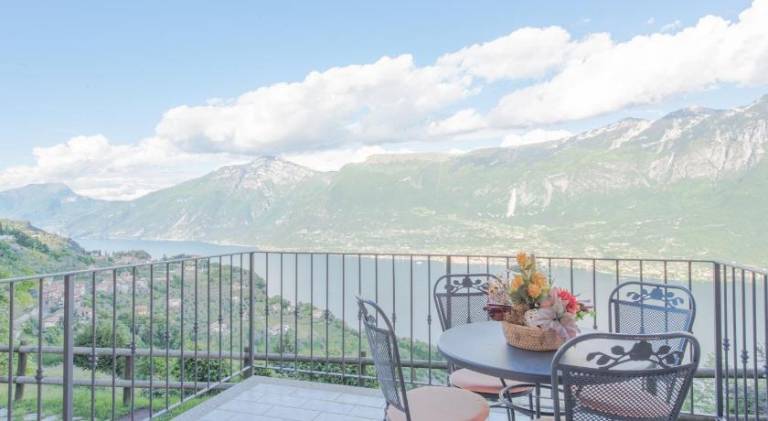 Rental apartment with pool, hot tub & sauna in Tremosine