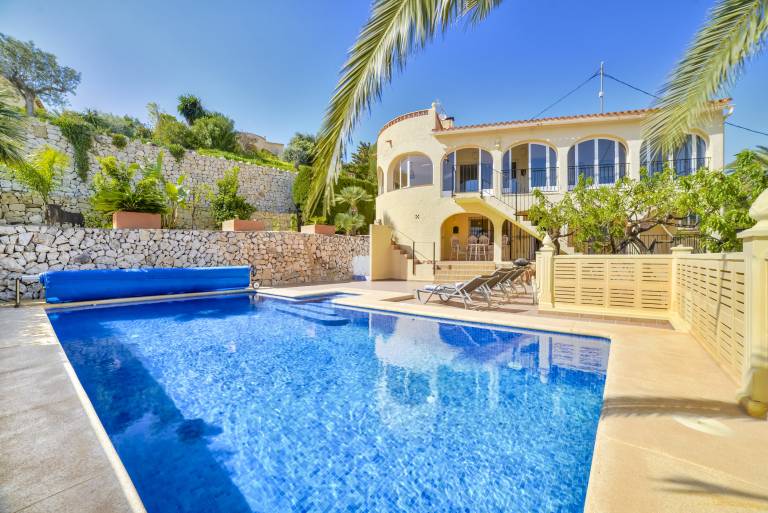 Villa with private pool, terrace & garden — photo 3