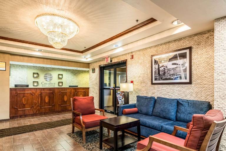 Comfort Inn & Suites Dayton Northwest - Englewood — photo 2
